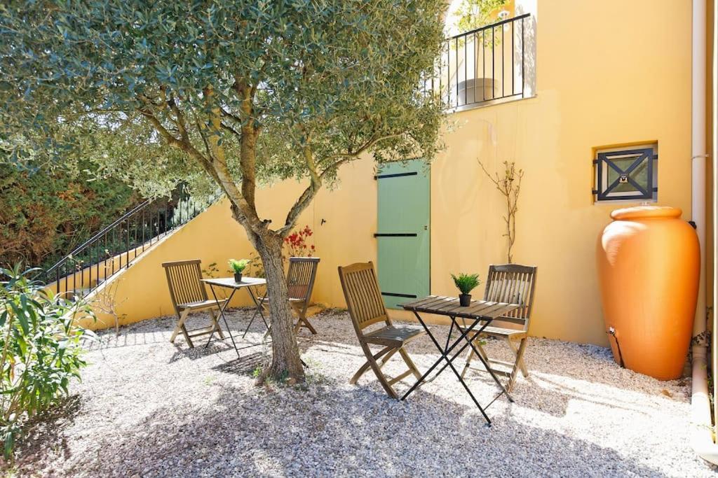 Studio Au Calme, Avec Terrasse Et Parking A Eze Village Exterior foto