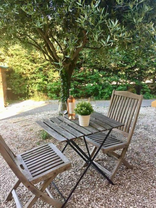 Studio Au Calme, Avec Terrasse Et Parking A Eze Village Exterior foto