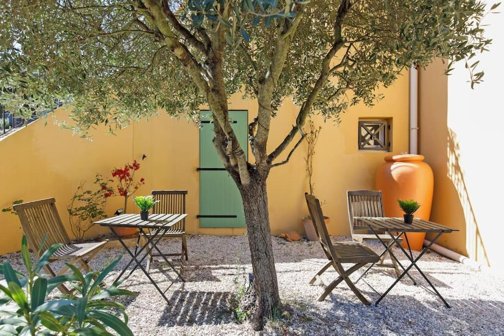 Studio Au Calme, Avec Terrasse Et Parking A Eze Village Exterior foto
